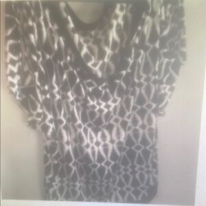 Chic Black and White Patterned Blouse